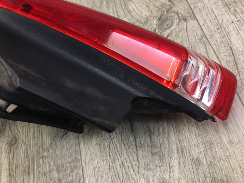 Фонарь наружный правый AVALON 05-12