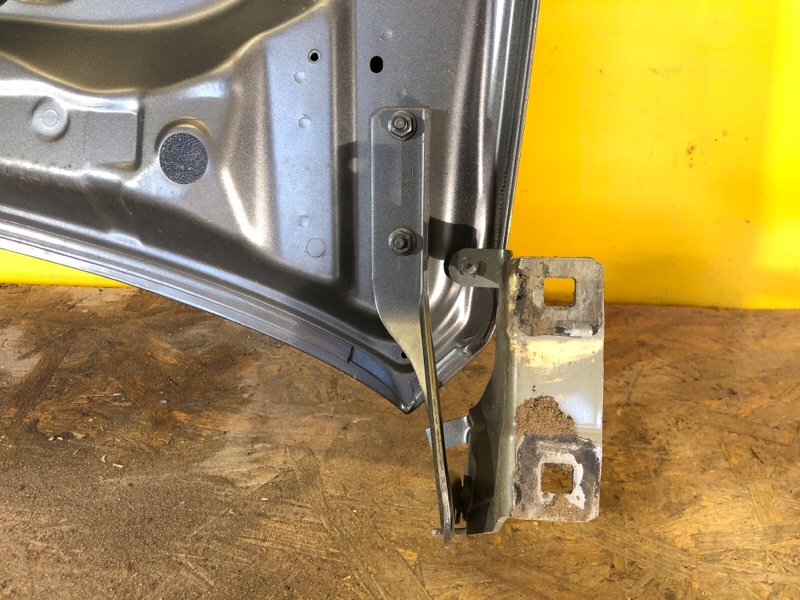 Петля капота левая NISSAN LEAF 18- 65401-5SK0B Б/У