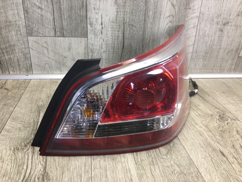 Фонарь наружный правый ALTIMA L33 12-18 L32