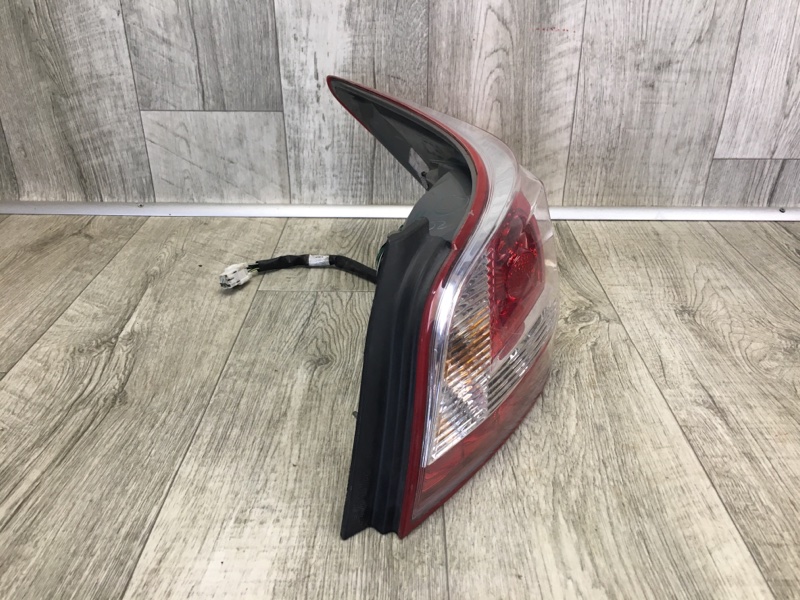 Фонарь наружный правый ALTIMA L33 12-18 L32