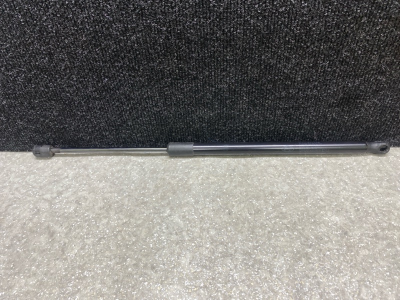 Амортизатор крышки багажника правый HYUNDAI SANTA FE (DM) 12-18 2013 2.0 G4KH 81781-4Z000 Б/У