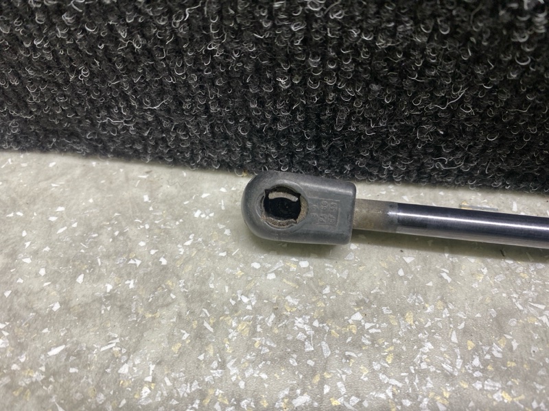 Амортизатор крышки багажника левый HYUNDAI SANTA FE (DM) 12-18 2.0 G4KH