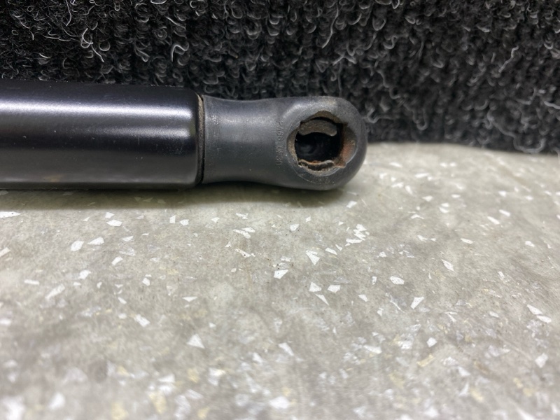 Амортизатор крышки багажника левый SANTA FE (DM) 12-18 2013 2.0 G4KH