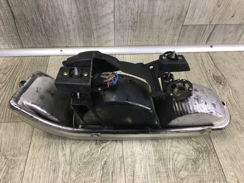 Фара левая SUBURBAN 00-06