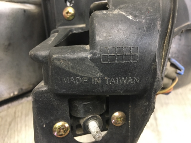 Фара левая SUBURBAN 00-06