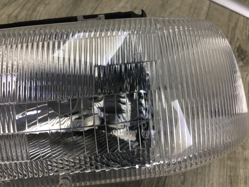 Фара левая SUBURBAN 00-06