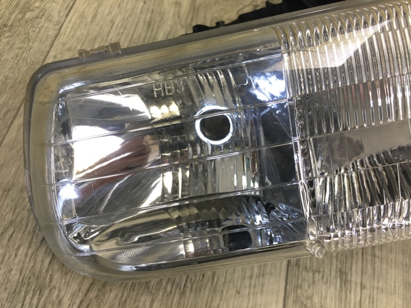 Фара левая SUBURBAN 00-06