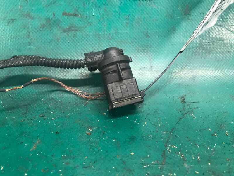 Проводка подкапотная I3 (I01) 13–22 2017 W20K06A