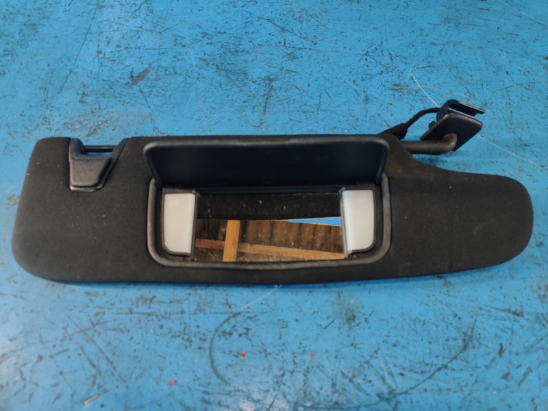 Козырек солнцезащитный правый MUSTANG 15- Козырек солнцезащитный правый MUSTANG 15-