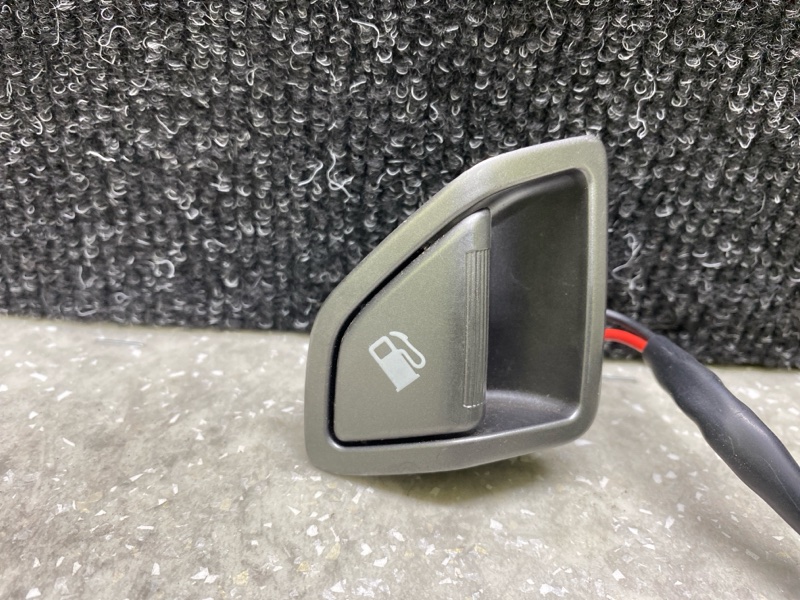 Кнопка открывания бензобака левая HYUNDAI SANTA FE (DM) 12-18 2013 2.0 G4KH 93555-2W000RJ5 Б/У