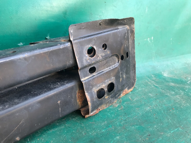 Усилитель переднего бампера CAMRY 40 06-11 2008 2.4 2AZFE