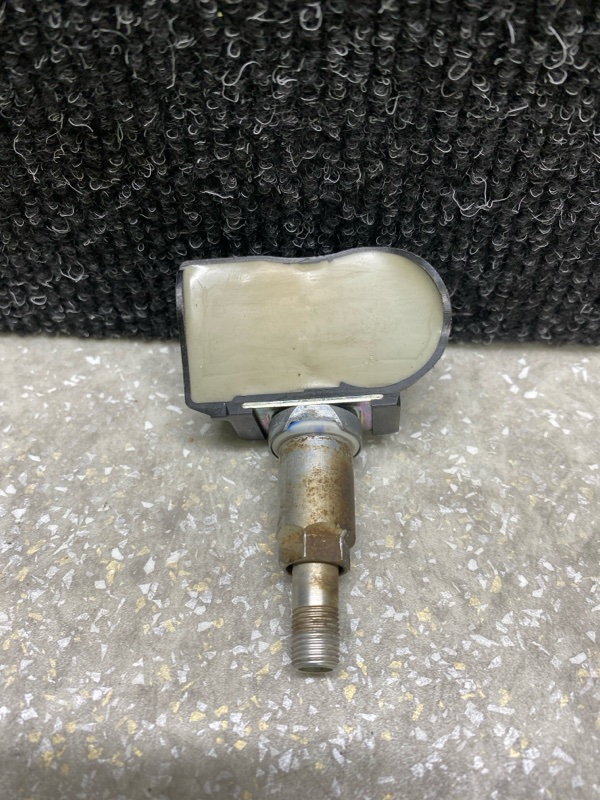 Запчасть датчик давления в шинах HYUNDAI SANTA FE (DM) 12-18 2013 2.0 G4KH 52933-A5000 Б/У Датчик давления в шинах HYUNDAI SANTA FE (DM) 12-18 2013 2.0 G4KH 52933-A5000 Б/У