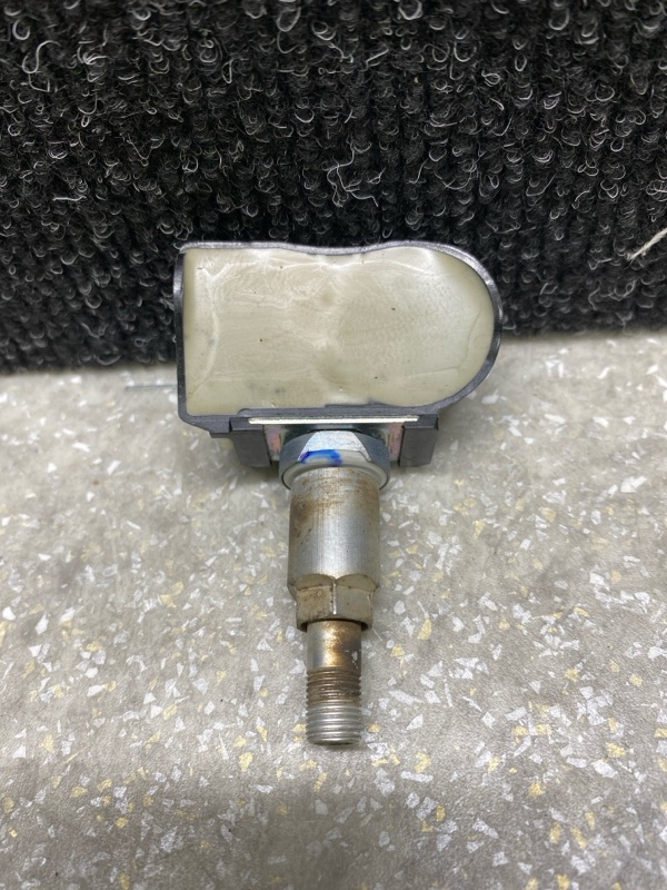 Запчасть датчик давления в шинах HYUNDAI SANTA FE (DM) 12-18 2013 2.0 G4KH 52933-A5000 Б/У Датчик давления в шинах HYUNDAI SANTA FE (DM) 12-18 2013 2.0 G4KH 52933-A5000 Б/У