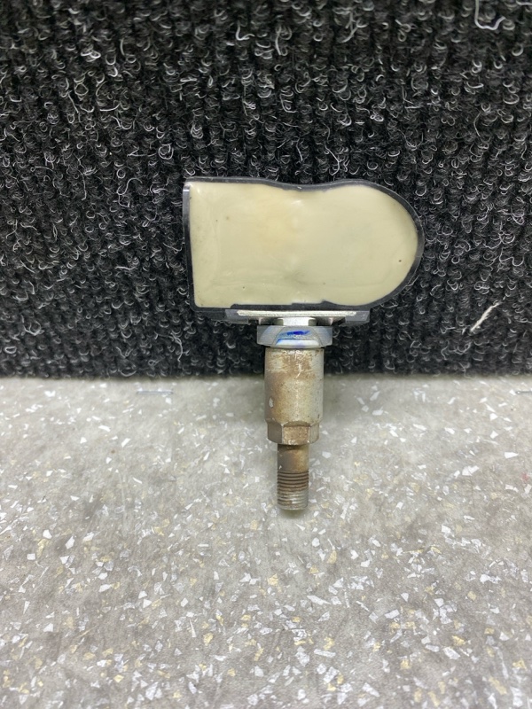 Запчасть датчик давления в шинах HYUNDAI SANTA FE (DM) 12-18 2013 2.0 G4KH 52933-A5000 Б/У Датчик давления в шинах HYUNDAI SANTA FE (DM) 12-18 2013 2.0 G4KH 52933-A5000 Б/У