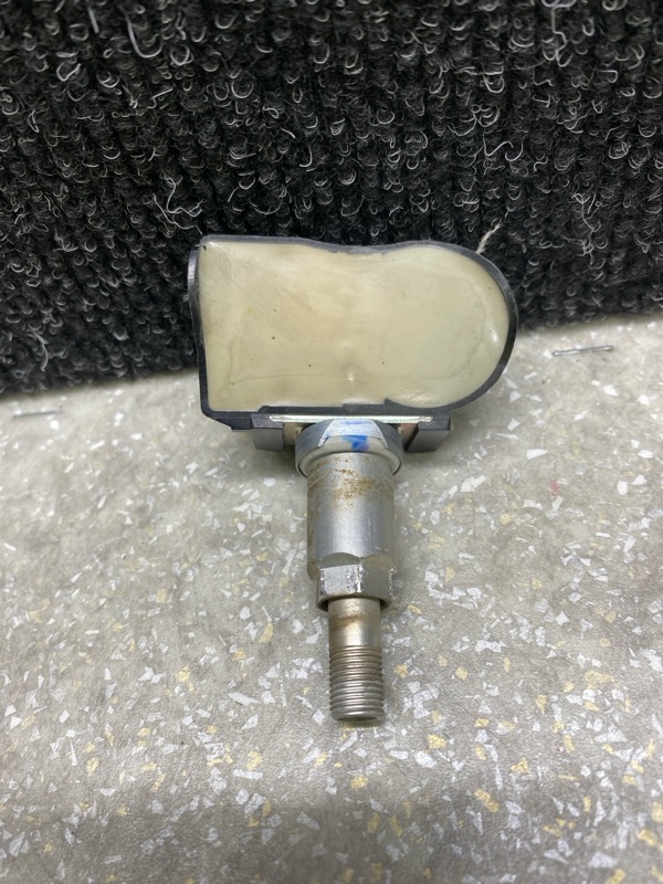 Запчасть датчик давления в шинах HYUNDAI SANTA FE (DM) 12-18 2013 2.0 G4KH 52933-A5000 Б/У Датчик давления в шинах HYUNDAI SANTA FE (DM) 12-18 2013 2.0 G4KH 52933-A5000 Б/У