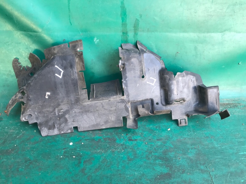 Запчасть дефлектор радиатора правый DODGE JOURNEY 08-20 2013 3.6 ERB 52014515AC Б/У Дефлектор радиатора правый DODGE JOURNEY 08-20 2013 3.6 ERB 52014515AC Б/У