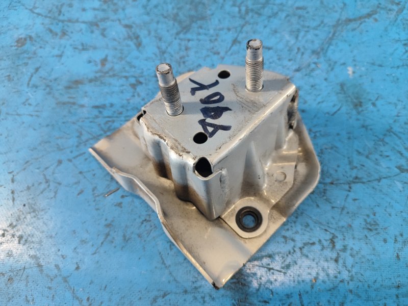 Кронштейн усилителя заднего бампера правый HS250H (ANF10) 09-12 2009 2.4 2AZFXE