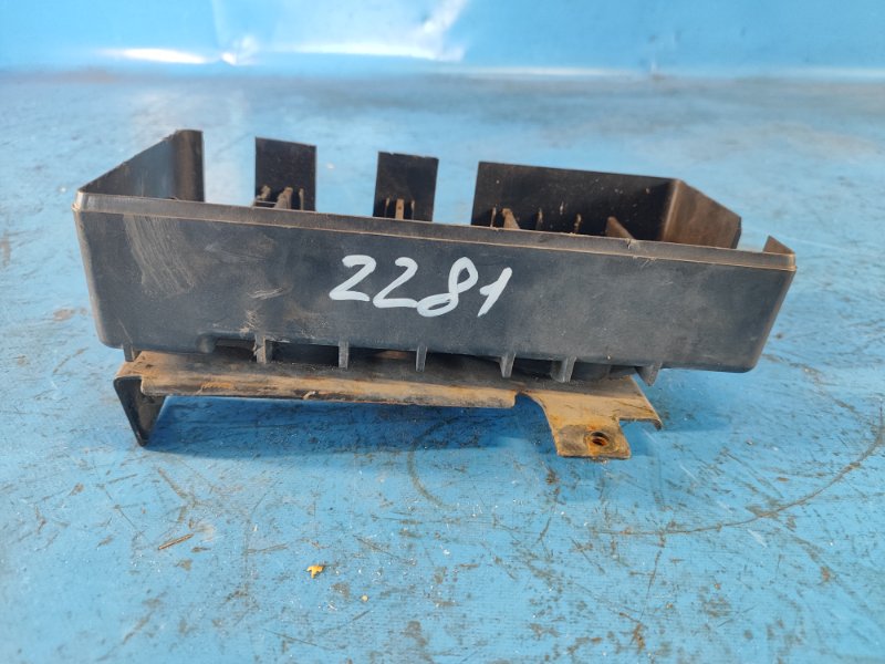 Кронштейн блока предохранителей FORD MUSTANG 15-