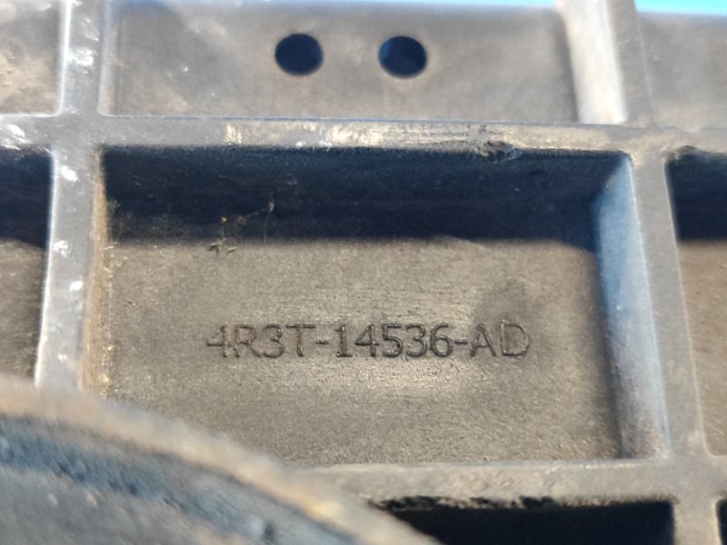 Кронштейн блока предохранителей MUSTANG 15-