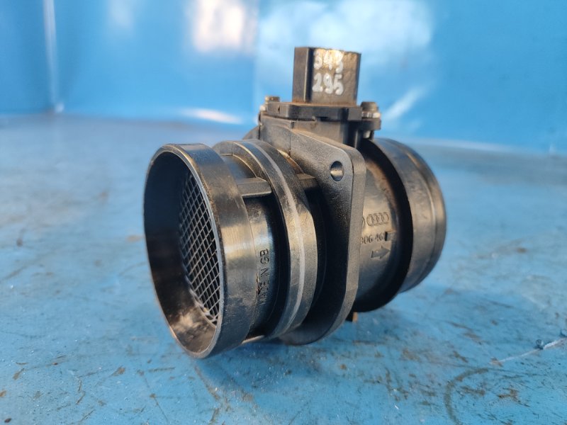 Расходомер воздуха VOLKSWAGEN TIGUAN 08-17 2017 2.0 CCTA 06J906461B Б/У