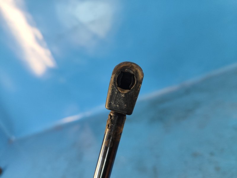 Амортизатор крышки багажника левый JEEP COMPASS 17-21 2.4 EDD