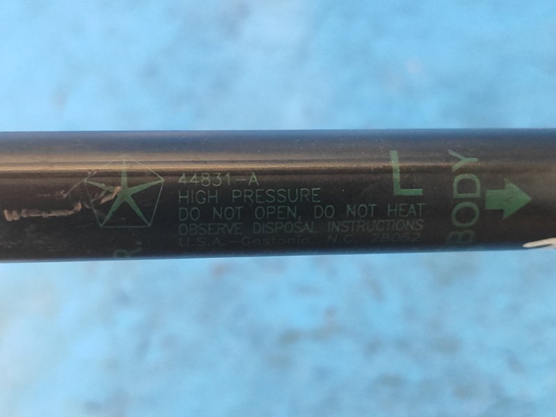 Амортизатор крышки багажника левый COMPASS 17-21 2018 2.4 EDD