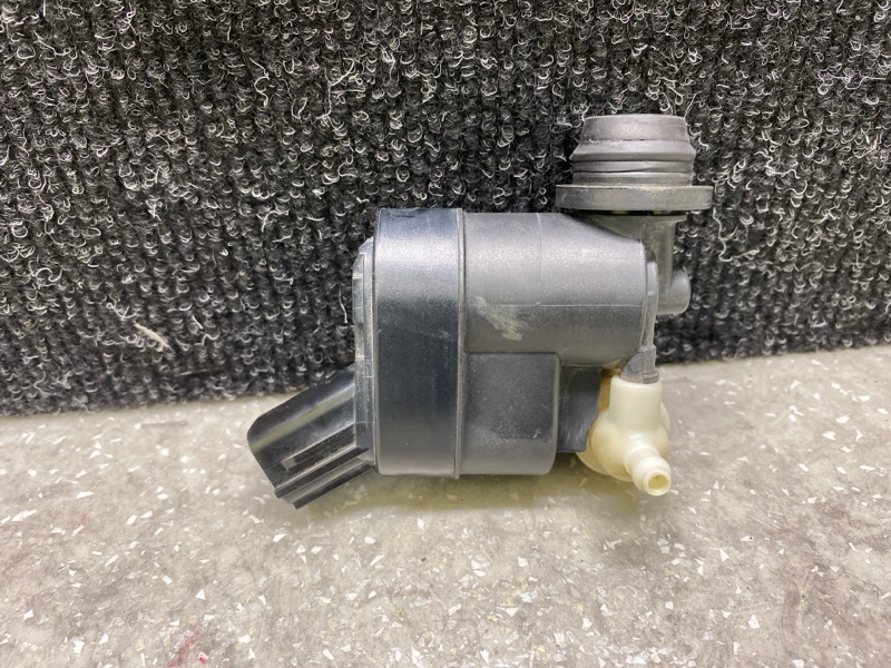 Запчасть насос омывателя стекла HYUNDAI SANTA FE (DM) 12-18 2013 2.0 G4KH 98510-4Z000 Б/У Насос омывателя стекла HYUNDAI SANTA FE (DM) 12-18 2013 2.0 G4KH 98510-4Z000 Б/У