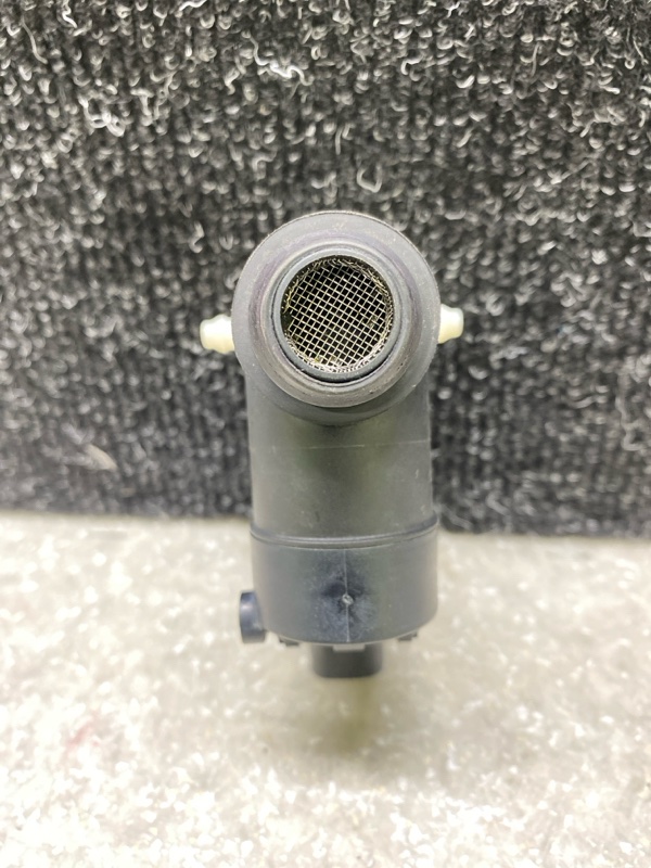 Насос омывателя стекла HYUNDAI SANTA FE (DM) 12-18 2.0 G4KH Насос омывателя стекла HYUNDAI SANTA FE (DM) 12-18 2.0 G4KH