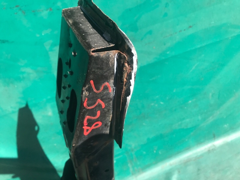 Усилитель переднего бампера CAMRY 40 06-11 2008 2.4 2AZFE