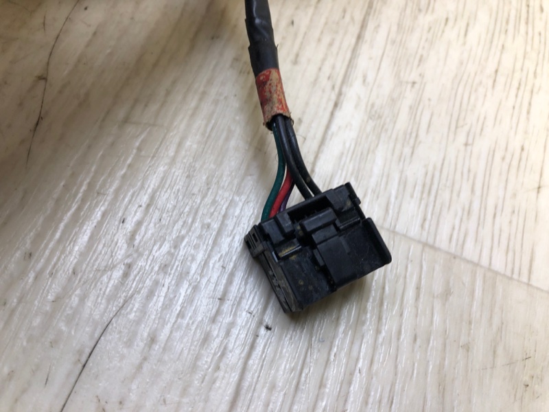 Зеркало левое GRAND CHEROKEE 04-10 Зеркало левое GRAND CHEROKEE 04-10