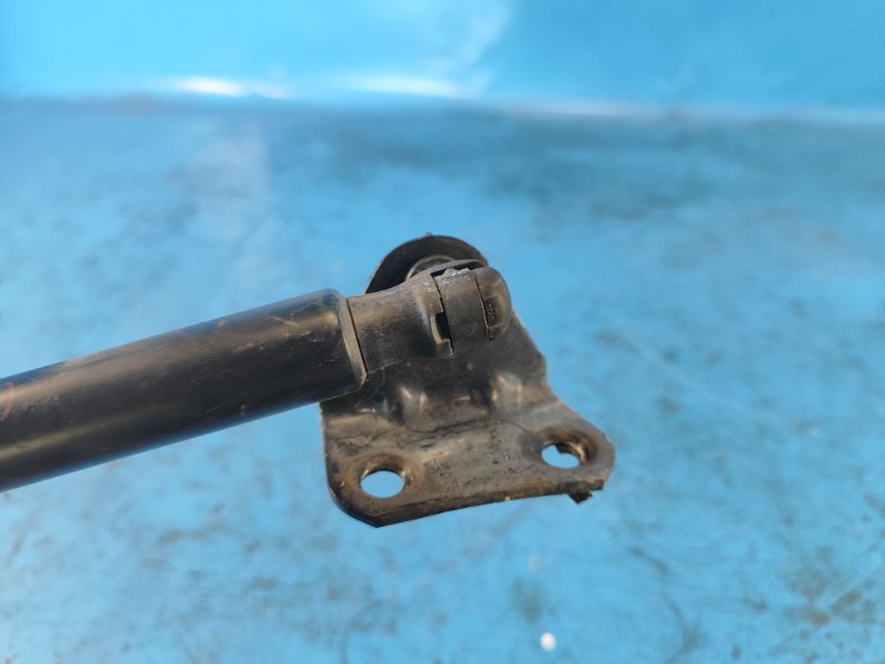 Амортизатор крышки багажника левый FORD ESCAPE 12-19 T15HDTX Амортизатор крышки багажника левый FORD ESCAPE 12-19 T15HDTX