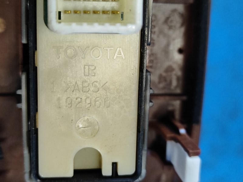 Блок управления стеклоподъемниками передний правый LEXUS HS250H (ANF10) 09-12 2.4 2AZFXE