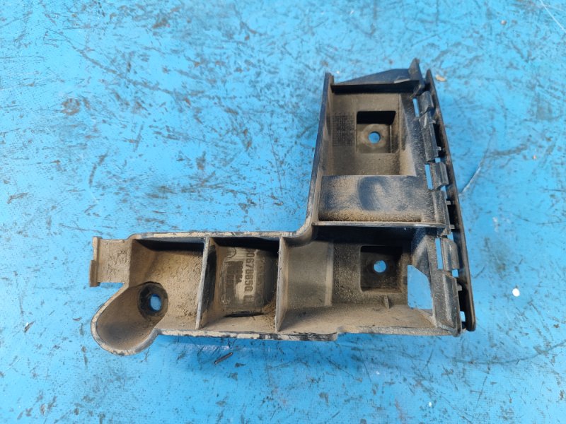 Кронштейн заднего бампера левый XC70 07-16 B4204T11