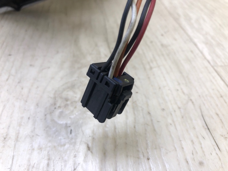 Зеркало правое LIBERTY 02-07 Зеркало правое LIBERTY 02-07