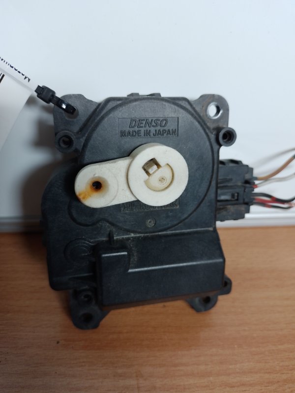 Моторчик заслонки печки MITSUBISHI PAJERO 99-06 MR500670 Б/У