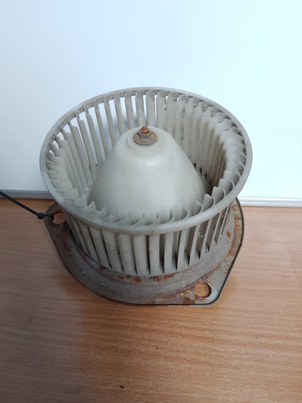 Моторчик печки задний MITSUBISHI PAJERO 99-06 MR500686 Б/У