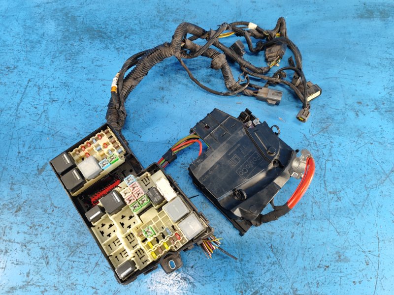 Блок предохранителей моторный отсек ESCAPE 12-19 2017 T15HDTX