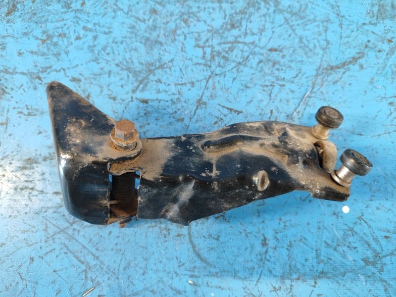 Петля двери верхняя задняя правая GRAND CARAVAN 08- 2014 3.6 ERB