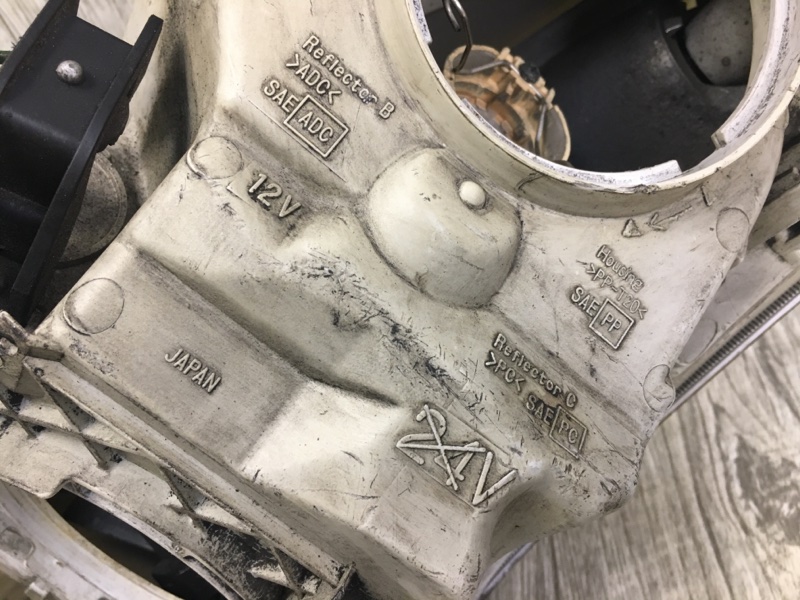 Фара правая G25/G35/G37/Q40 06-14