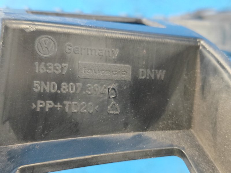 Кронштейн заднего бампера правый VOLKSWAGEN TIGUAN 08-17 2.0 CCTA