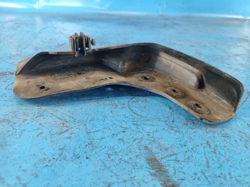 Брызговик передний левый TIGUAN 08-17 2017 2.0 CCTA