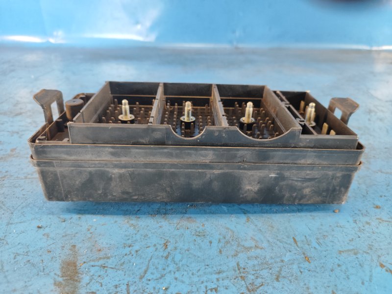 Блок предохранителей моторный отсек MUSTANG 15- 2.3 C23HD0D