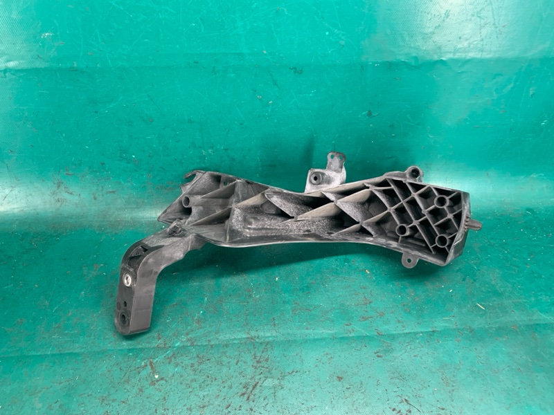 Кронштейн крепления фары правый DURANGO 11- (WD) 2014