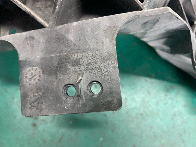 Кронштейн крепления фары левый DURANGO 11- (WD) 2014 Кронштейн крепления фары левый DURANGO 11- (WD) 2014