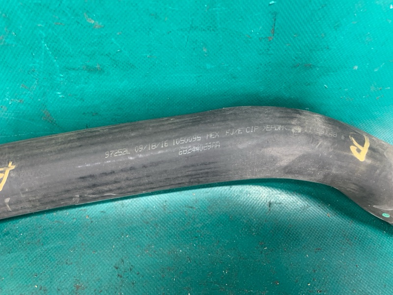 Патрубок системы охлаждения DODGE DURANGO 11- (WD)