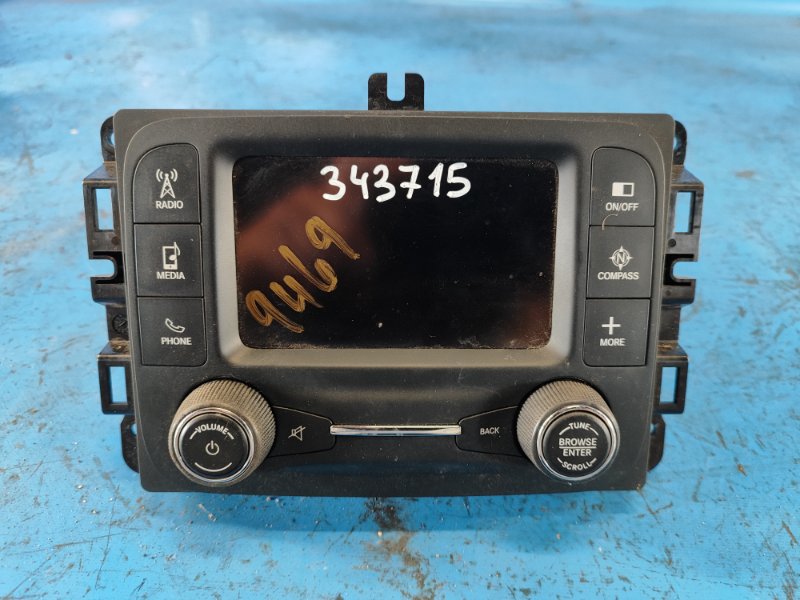 Запчасть магнитола JEEP RENEGADE (BU) 14- 2015 2.4 ED6 6RQ12LXHAA Б/У Магнитола JEEP RENEGADE (BU) 14- 2015 2.4 ED6 6RQ12LXHAA Б/У