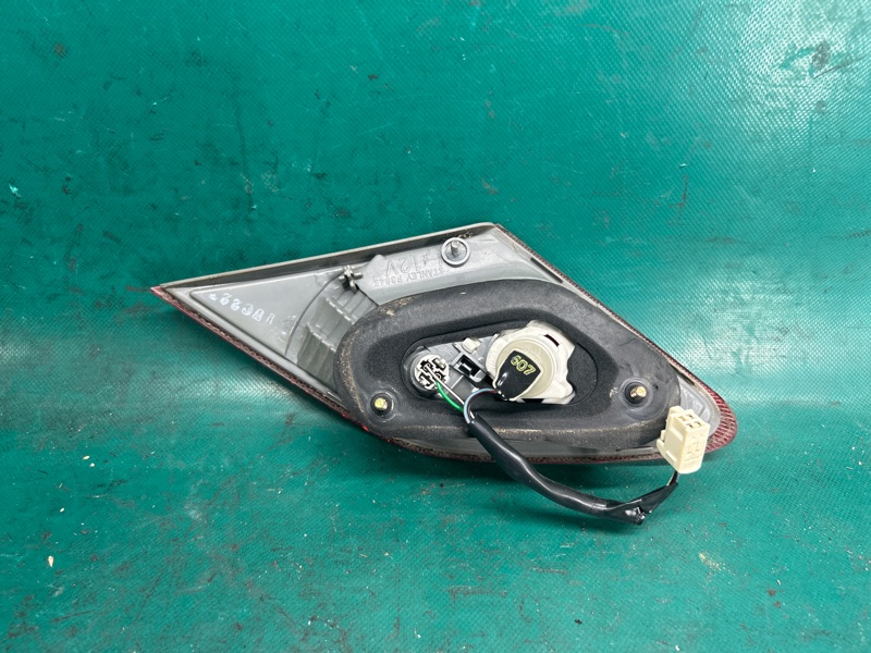 Фонарь внутренний левый TOYOTA AVALON 05-12 3.5 2GR-FE