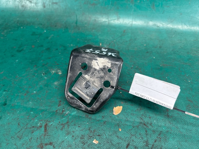 Кронштейн заднего бампера правый AVALON 05-12 2006 3.5 2GR-FE