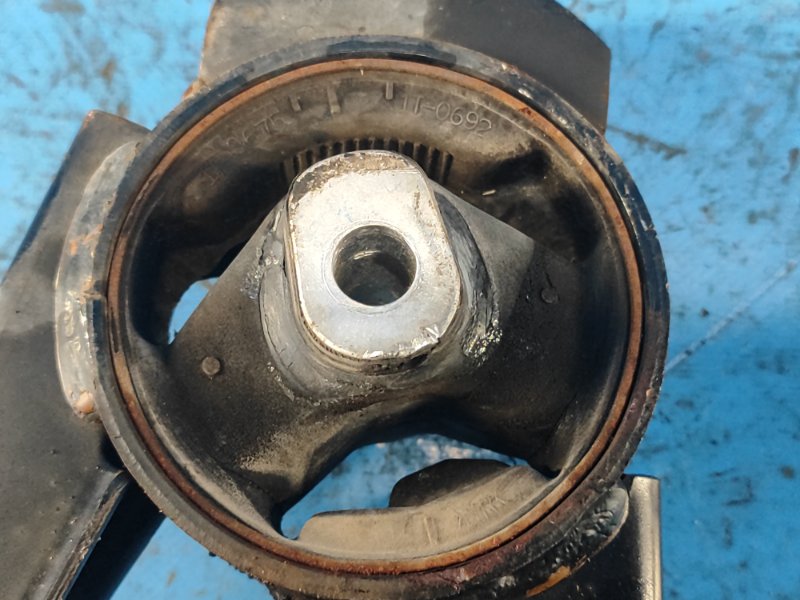 Подушка двигателя нижняя PRIUS - 30 09-17