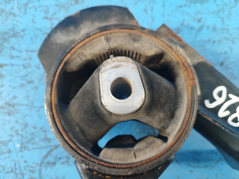 Подушка двигателя нижняя PRIUS - 30 09-17